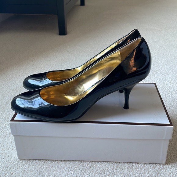 Coach Black Patent Leather Round Toe Heels Pumps Size 10 with Box - Picture 2 of 6